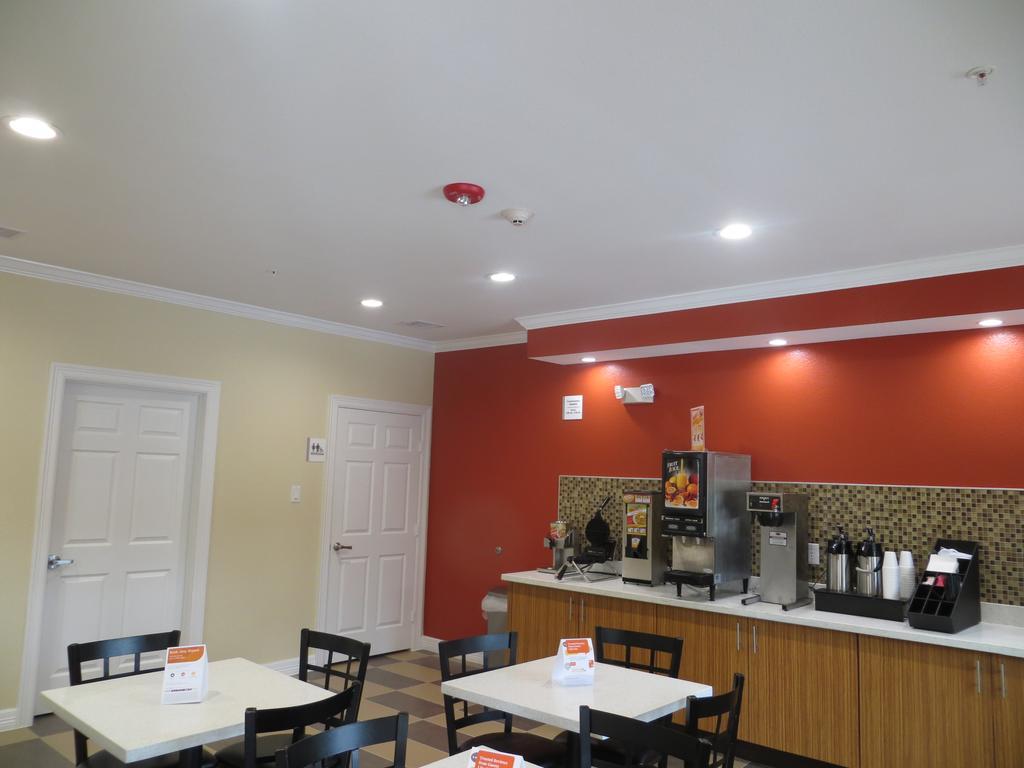 Econo Lodge Inn & Suites Houston Nw-Cy-Fair Jersey Village Buitenkant foto