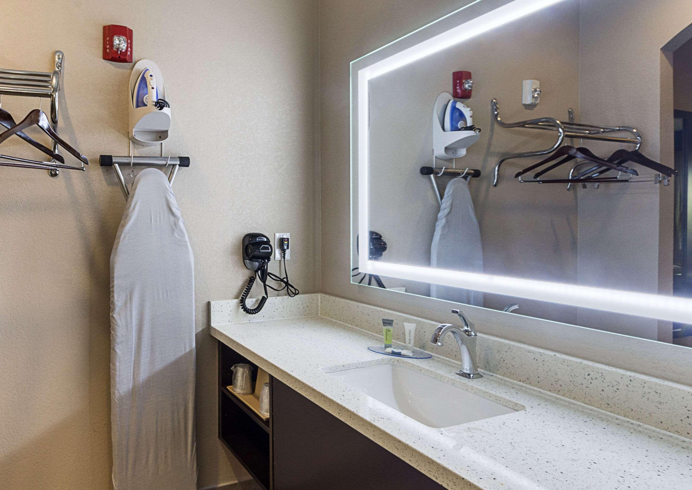 Econo Lodge Inn & Suites Houston Nw-Cy-Fair Jersey Village Buitenkant foto