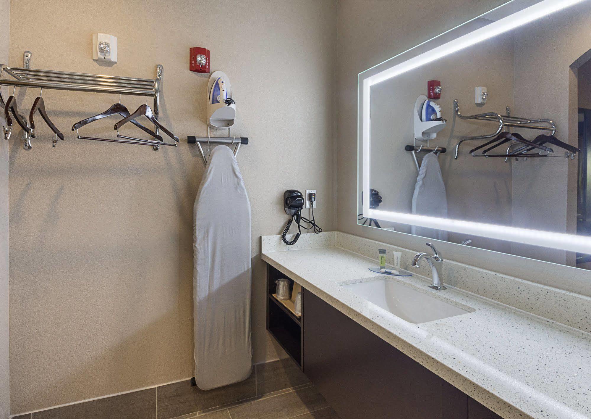 Econo Lodge Inn & Suites Houston Nw-Cy-Fair Jersey Village Buitenkant foto